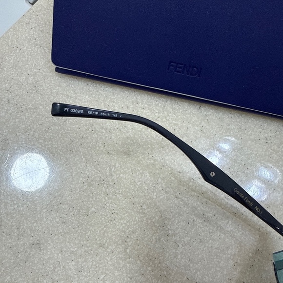 Gentle Monster x FENDI Runway Sunglasses - Picture 4 of 7